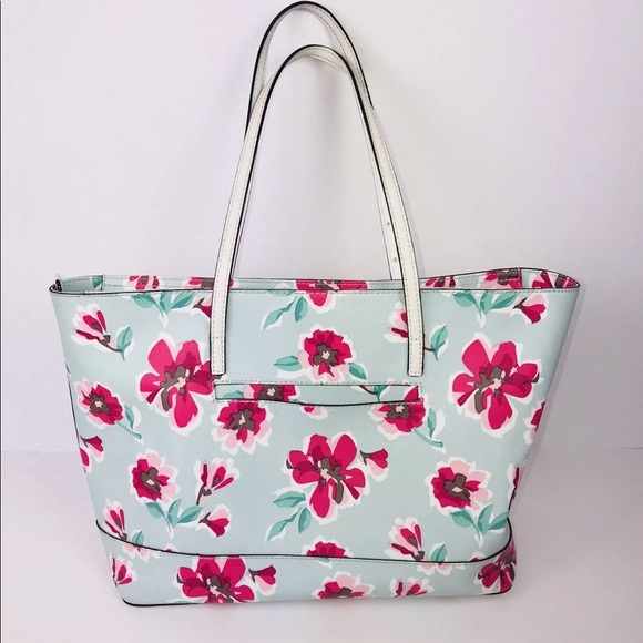 Guess Handbags - Beautiful floral stylish Guess handbag